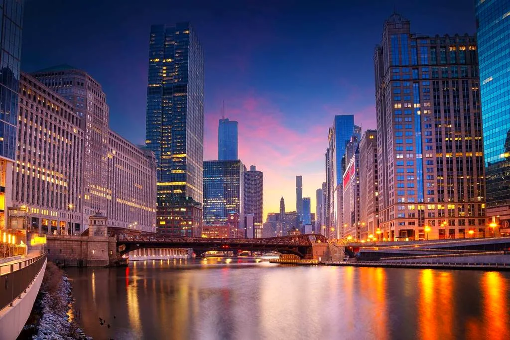 Chicago River at sunset near the Merchandise Mart